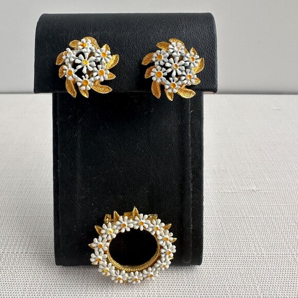 White Daisy Enamel Brooch & Earrings Set - Picture 4 of 8